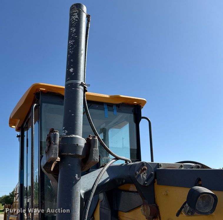 image for item DO7192 2005 John Deere 672D motor grader