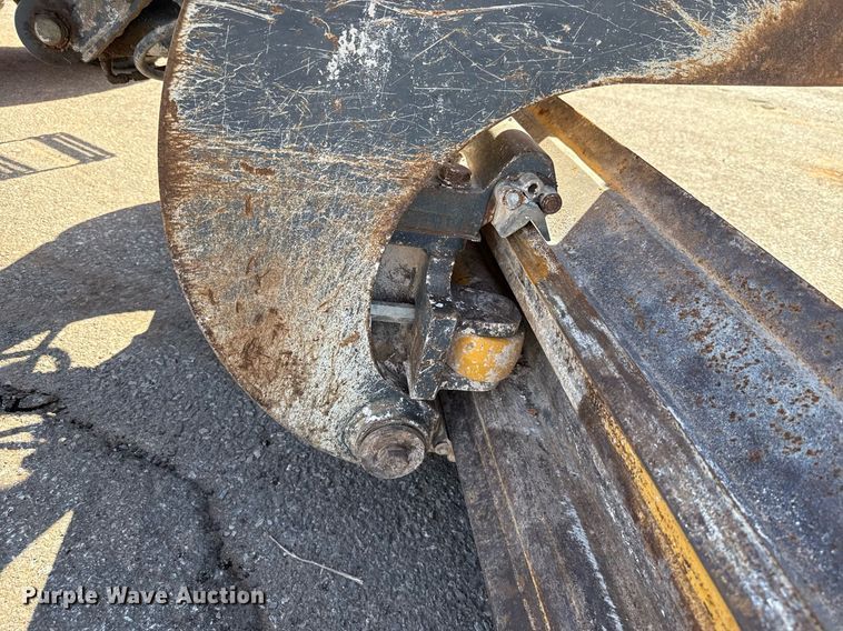 image for item DO7192 2005 John Deere 672D motor grader