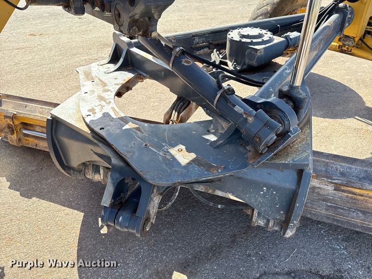 image for item DO7192 2005 John Deere 672D motor grader