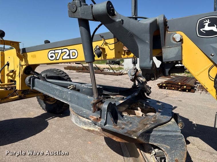 image for item DO7192 2005 John Deere 672D motor grader