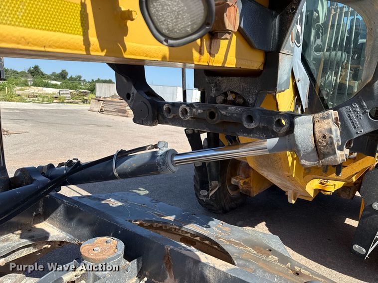 image for item DO7192 2005 John Deere 672D motor grader