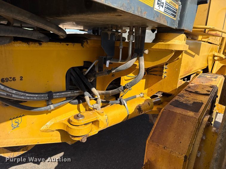 image for item DO7192 2005 John Deere 672D motor grader