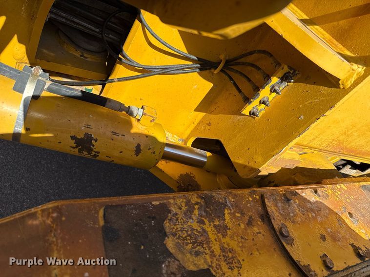 image for item DO7192 2005 John Deere 672D motor grader