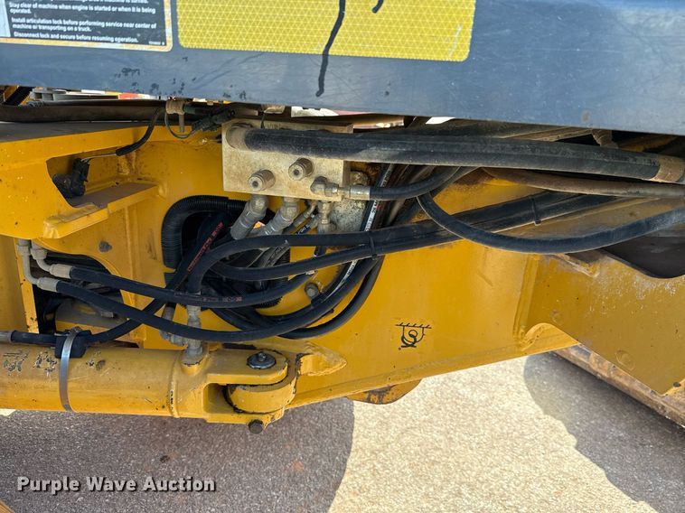 image for item DO7192 2005 John Deere 672D motor grader