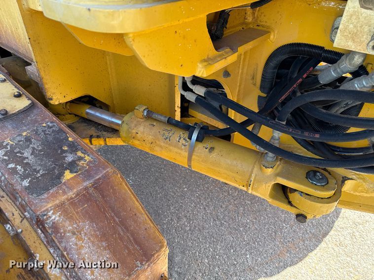 image for item DO7192 2005 John Deere 672D motor grader