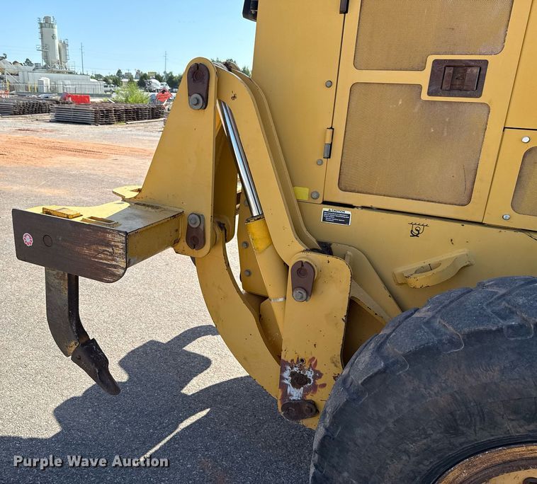 image for item DO7192 2005 John Deere 672D motor grader