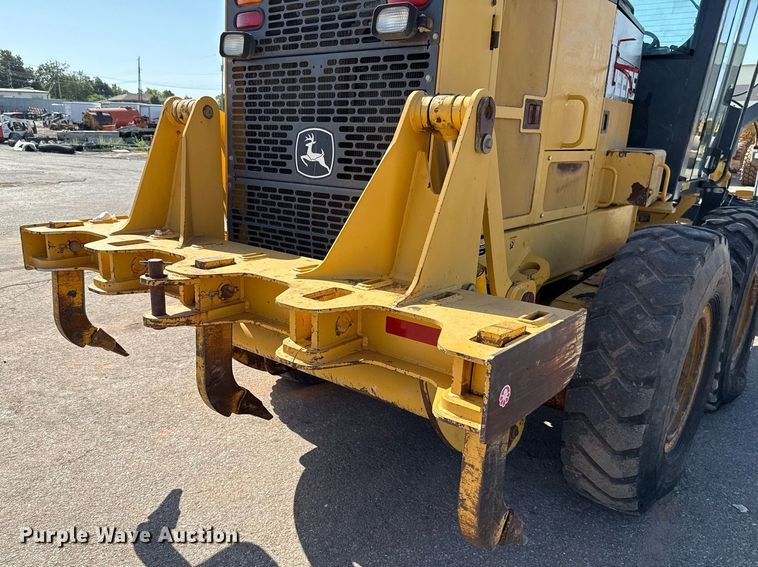 image for item DO7192 2005 John Deere 672D motor grader