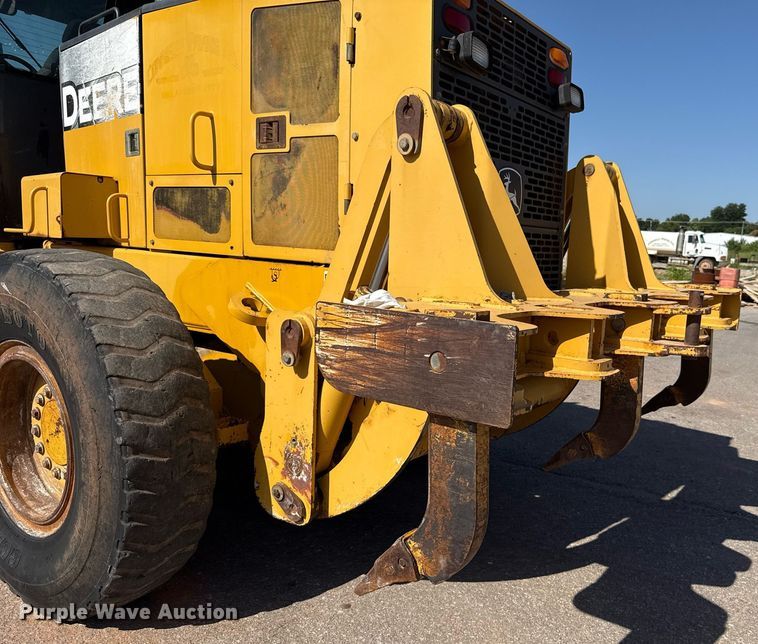 image for item DO7192 2005 John Deere 672D motor grader