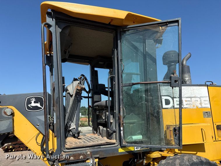 image for item DO7192 2005 John Deere 672D motor grader