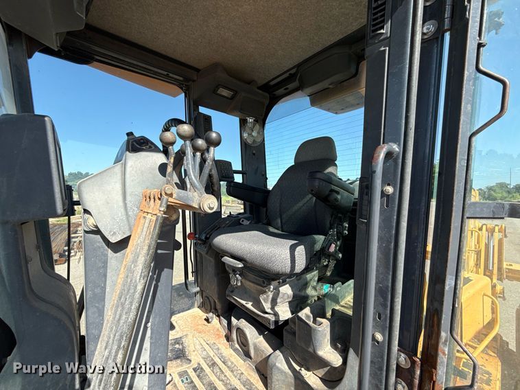 image for item DO7192 2005 John Deere 672D motor grader