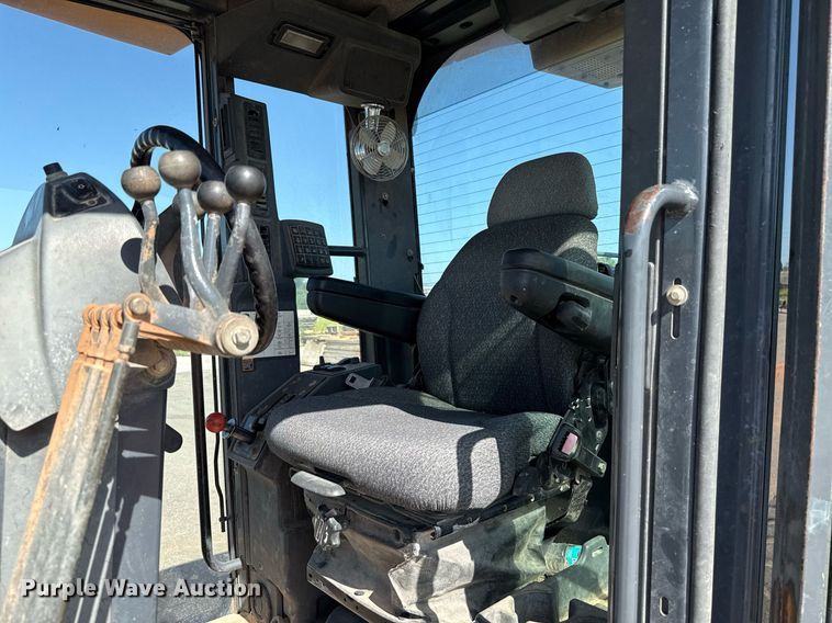 image for item DO7192 2005 John Deere 672D motor grader