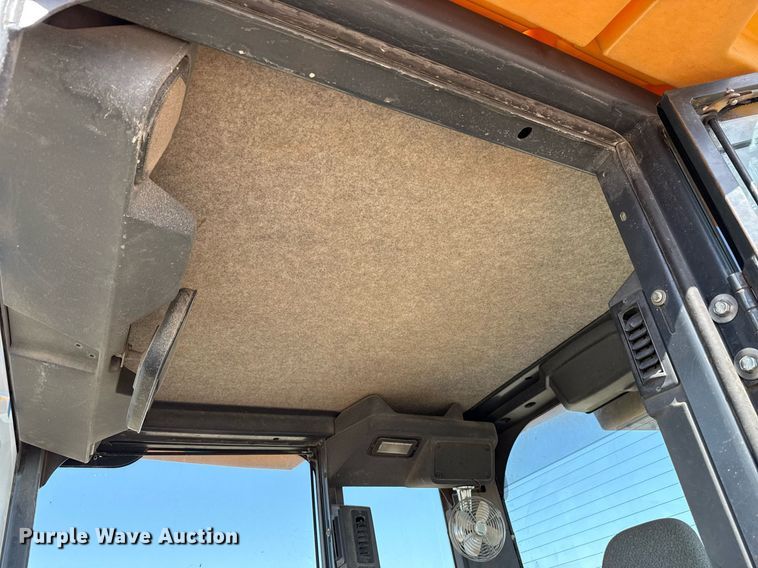 image for item DO7192 2005 John Deere 672D motor grader