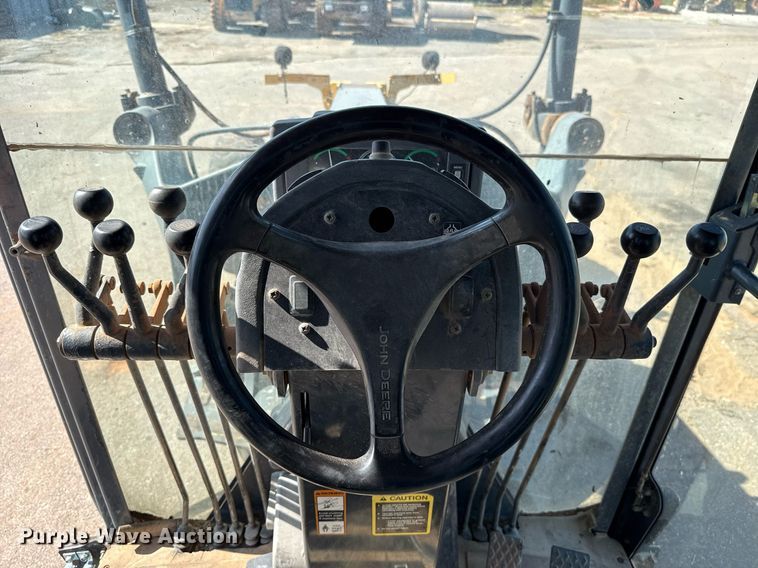 image for item DO7192 2005 John Deere 672D motor grader