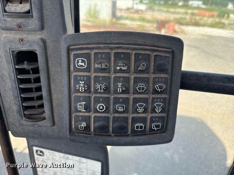 image for item DO7192 2005 John Deere 672D motor grader