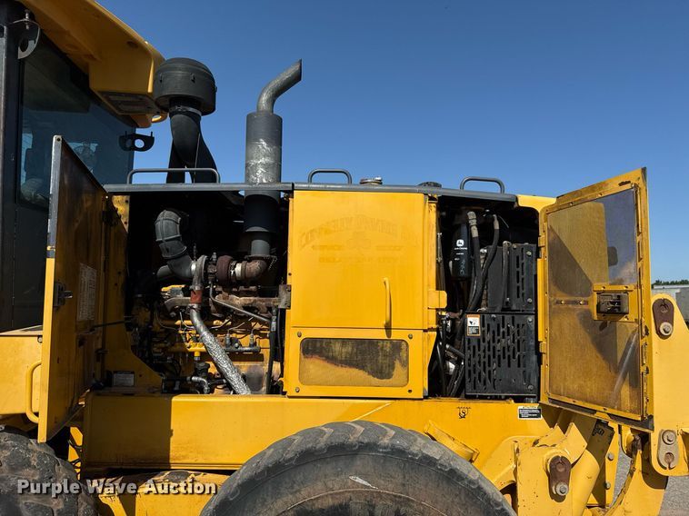 image for item DO7192 2005 John Deere 672D motor grader