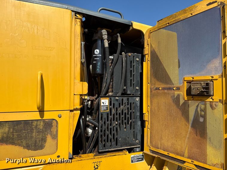 image for item DO7192 2005 John Deere 672D motor grader