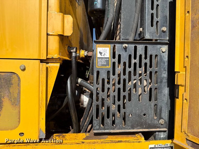 image for item DO7192 2005 John Deere 672D motor grader