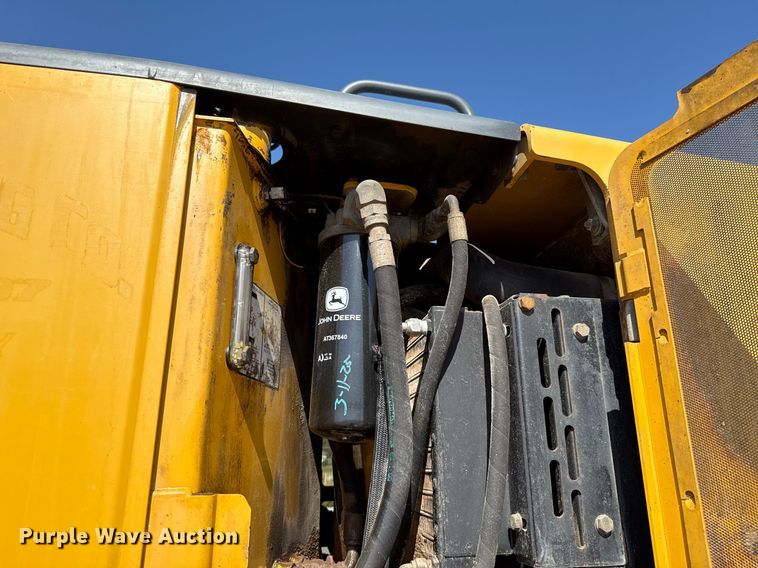 image for item DO7192 2005 John Deere 672D motor grader