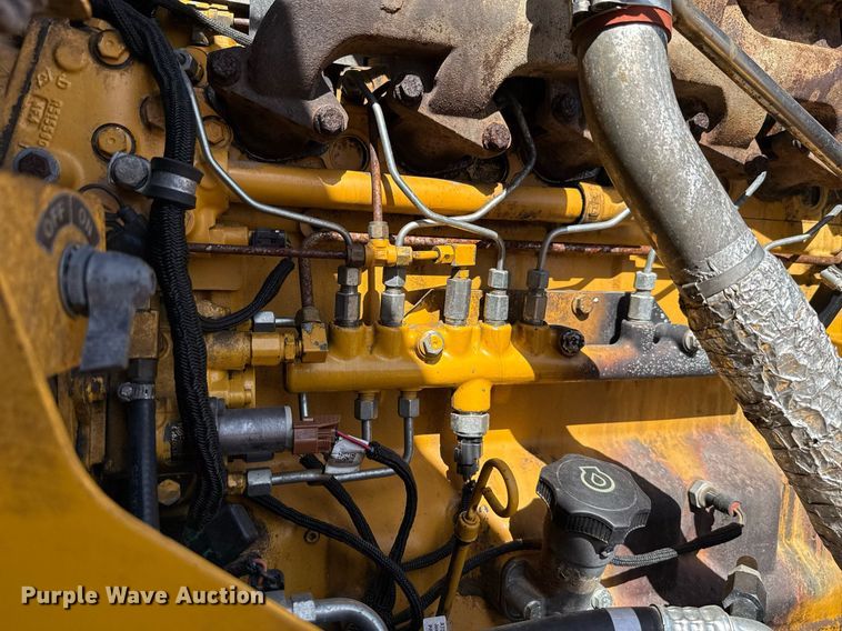 image for item DO7192 2005 John Deere 672D motor grader