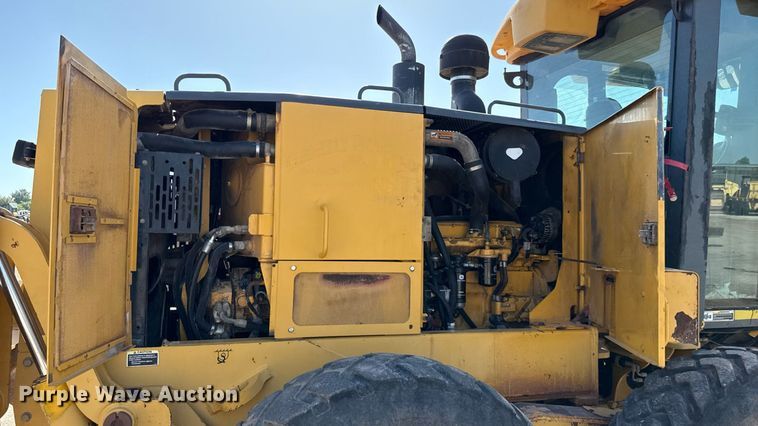 image for item DO7192 2005 John Deere 672D motor grader