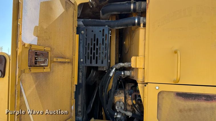 image for item DO7192 2005 John Deere 672D motor grader