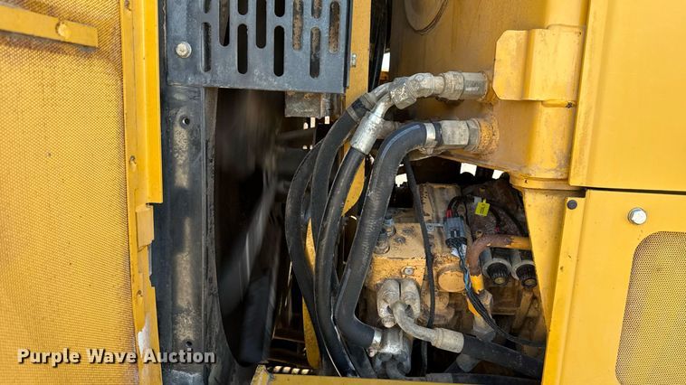 image for item DO7192 2005 John Deere 672D motor grader