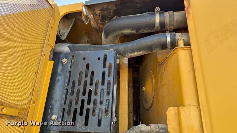 image for item DO7192 2005 John Deere 672D motor grader