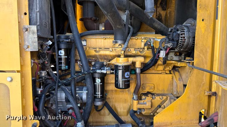 image for item DO7192 2005 John Deere 672D motor grader