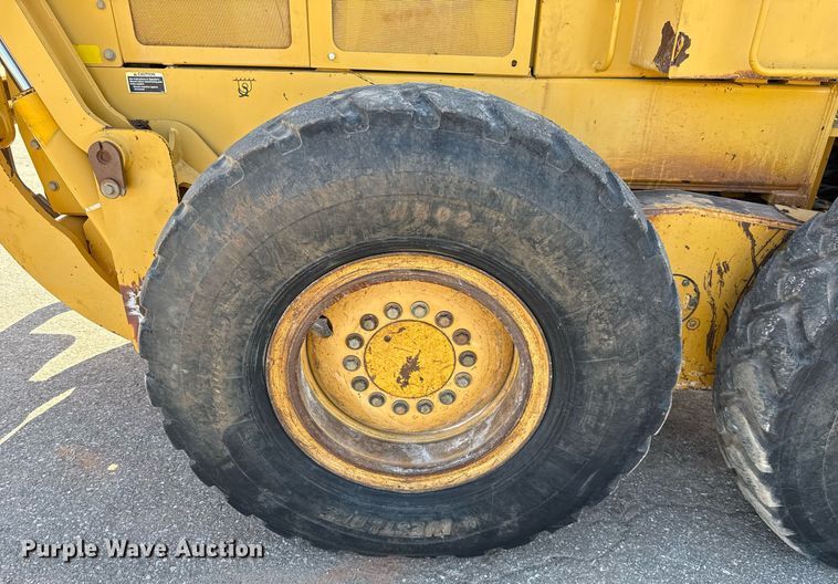 image for item DO7192 2005 John Deere 672D motor grader