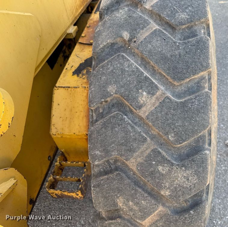 image for item DO7192 2005 John Deere 672D motor grader