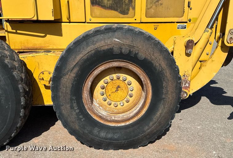 image for item DO7192 2005 John Deere 672D motor grader