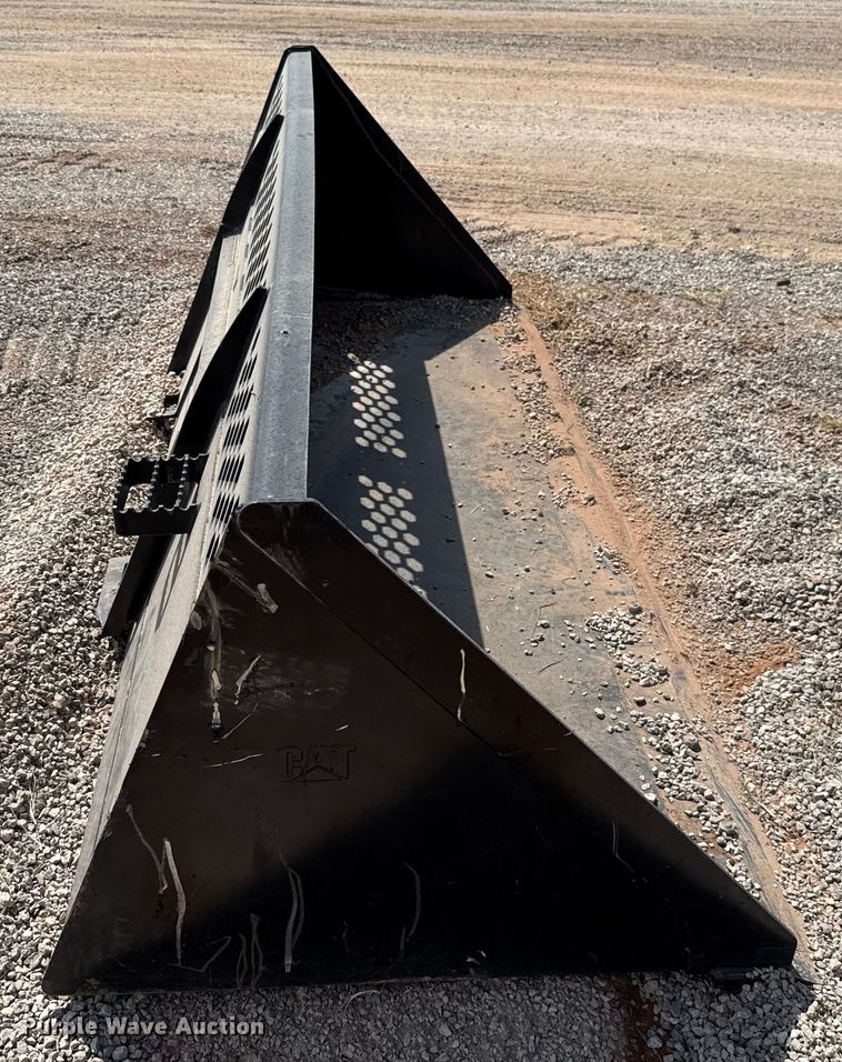 image for item DO7201 Caterpillar 469-0773 skid steer bucket