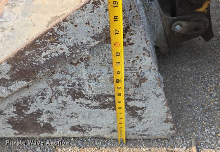 image for item DR3846 2003 Caterpillar 262 skid steer loader