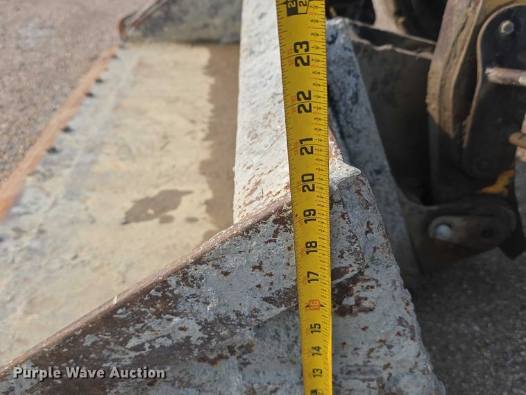 image for item DR3846 2003 Caterpillar 262 skid steer loader