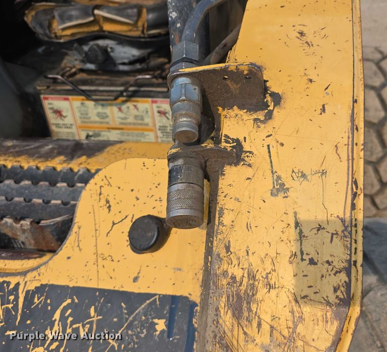image for item DR3846 2003 Caterpillar 262 skid steer loader