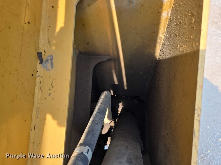 image for item DR3846 2003 Caterpillar 262 skid steer loader