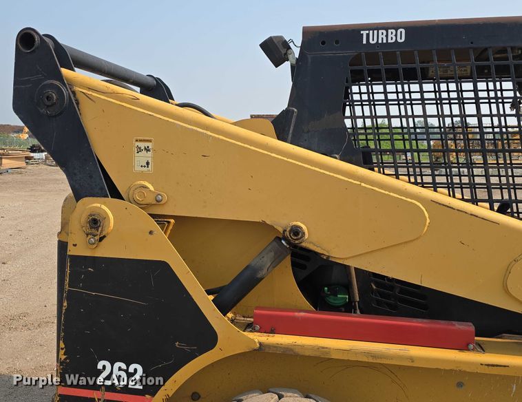 image for item DR3846 2003 Caterpillar 262 skid steer loader