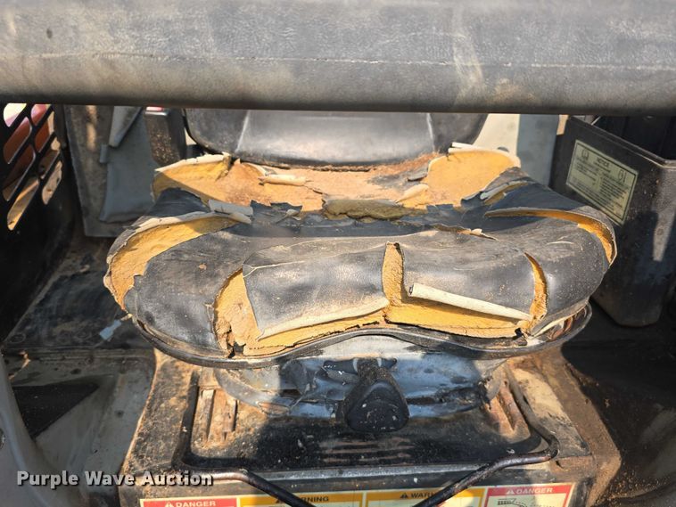 image for item DR3846 2003 Caterpillar 262 skid steer loader