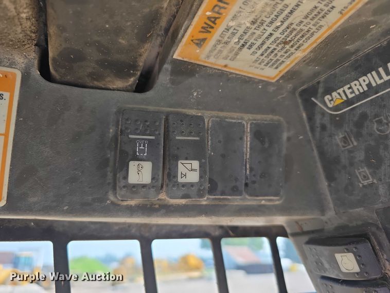 image for item DR3846 2003 Caterpillar 262 skid steer loader