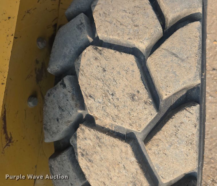 image for item DR3846 2003 Caterpillar 262 skid steer loader