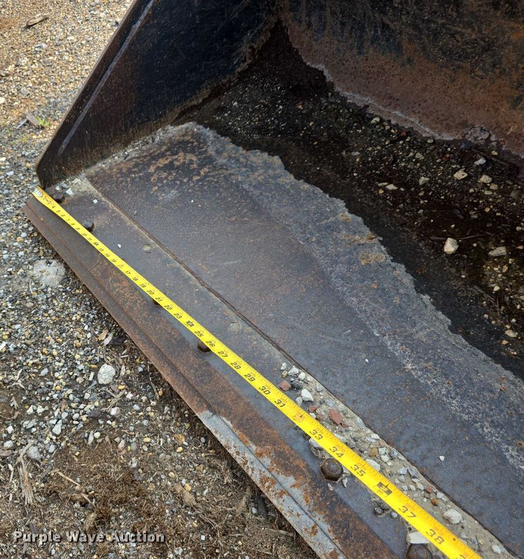 image for item DR3850 Caterpillar 279-5372 skid steer bucket