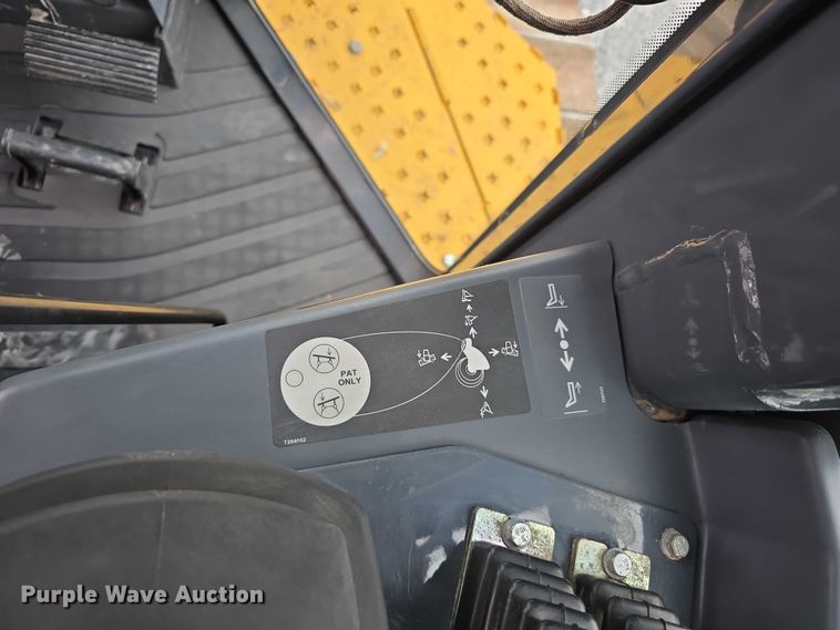 image for item DR3912 2016 John Deere 850K WT dozer