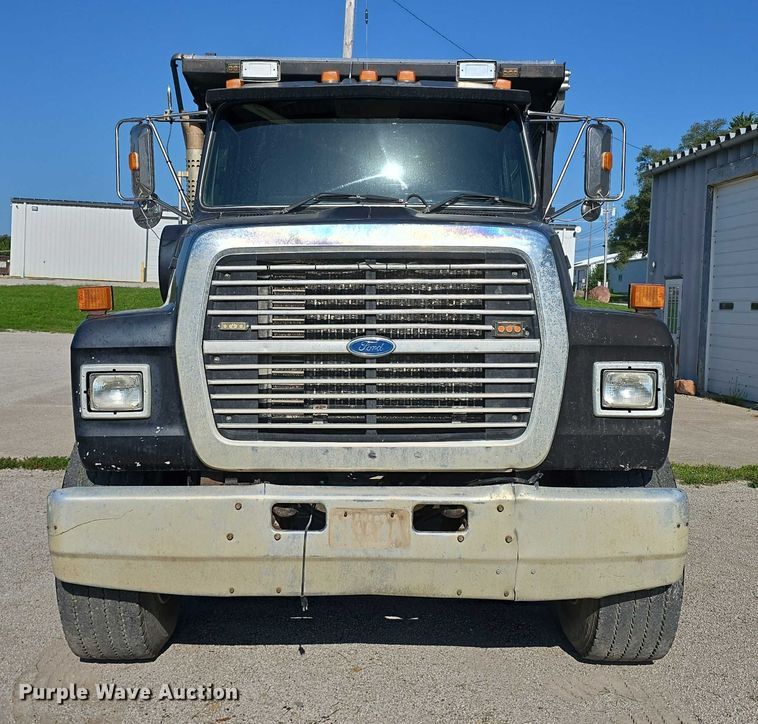 image for item DR3942 1995 Ford L8000 dump truck