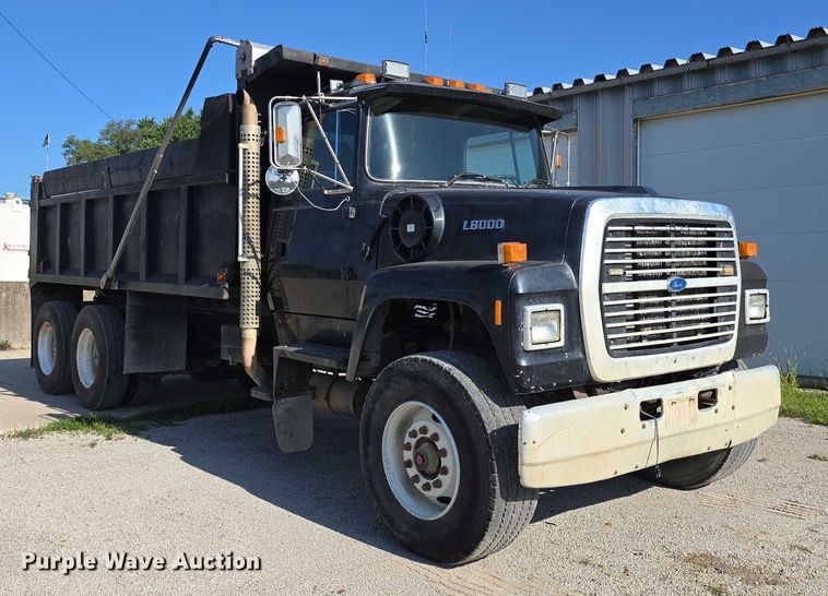 image for item DR3942 1995 Ford L8000 dump truck