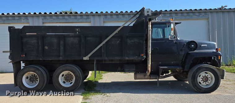 image for item DR3942 1995 Ford L8000 dump truck