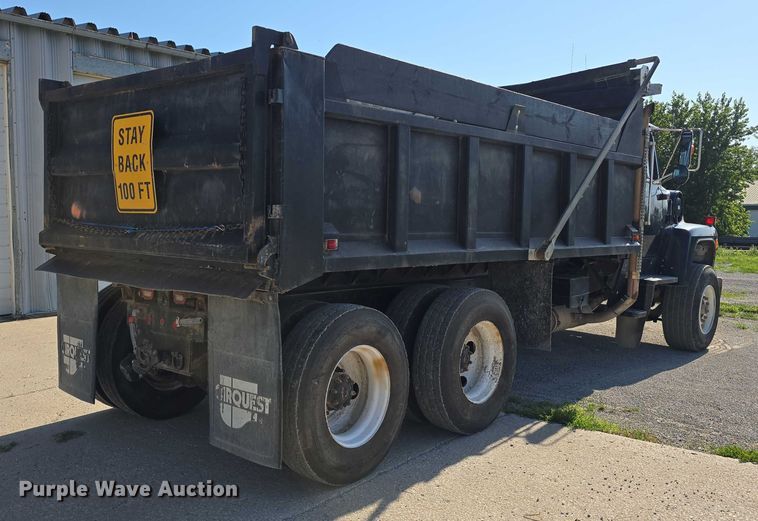 image for item DR3942 1995 Ford L8000 dump truck