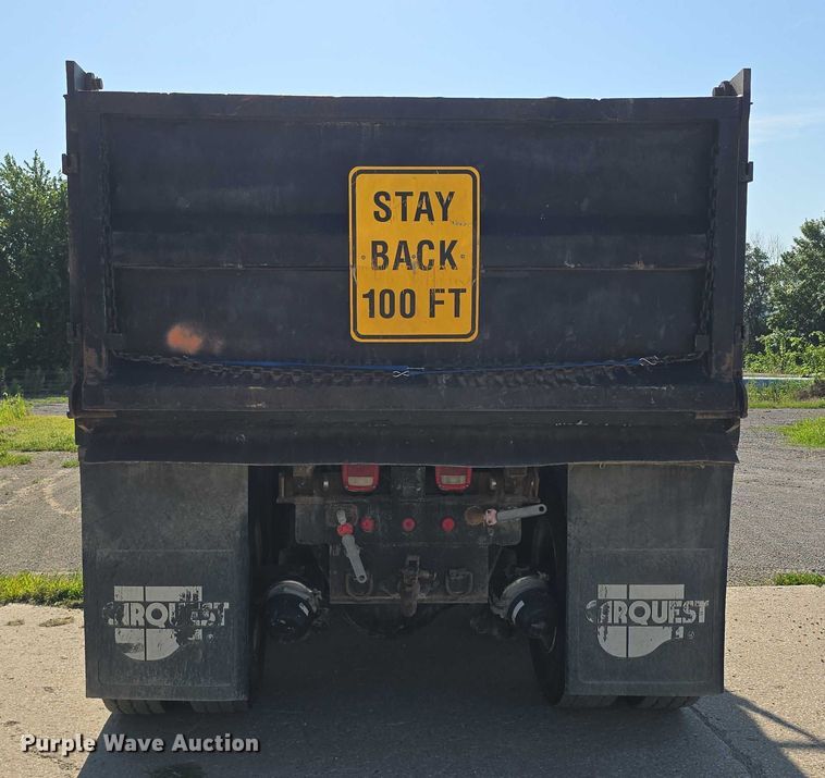 image for item DR3942 1995 Ford L8000 dump truck