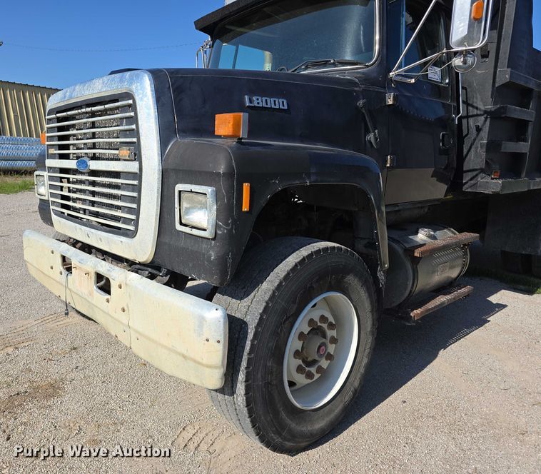 image for item DR3942 1995 Ford L8000 dump truck