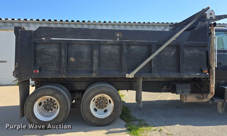 image for item DR3942 1995 Ford L8000 dump truck
