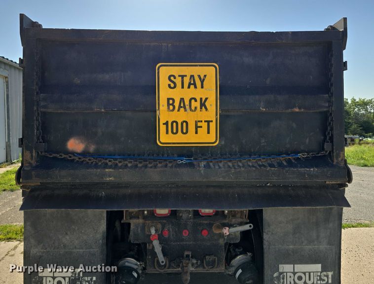 image for item DR3942 1995 Ford L8000 dump truck